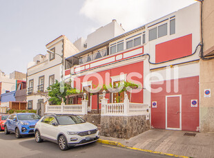 Gran chalet de 241 m² de superficie y 340 m² de parcela en Calle Lentisco , 35018 Palmas de Gran Canaria (Las).