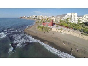 Venta apartamento situado en Benalmádena segunda línea de playa.