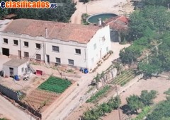 Finca con 3 casas a 500..