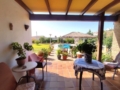 Chalet el coto - villa independiente - 5 dormitorios - 3 baños - piscina privada - gran jardin garaje doble en Mijas