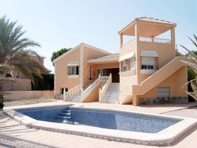 Chalet en venta en La Manga del Mar Menor, Murcia