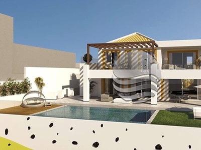 Chalet en venta en San Eugenio Alto, Adeje, Tenerife