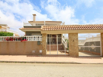 Venta Casa unifamiliar Torrevieja. Con terraza 223 m²