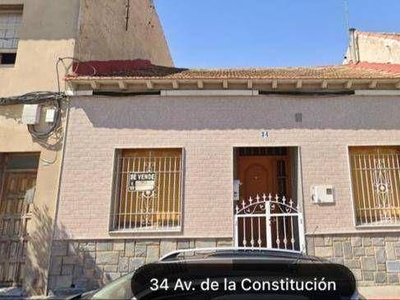 Venta Chalet en Av. de la Constitucion Catral. 135 m²