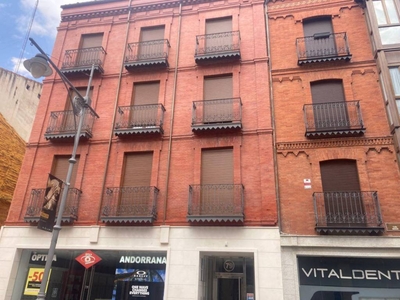 Venta Piso Palencia. Piso de tres habitaciones en Calle MAYOR PRINCIPAL 79. Cuarta planta