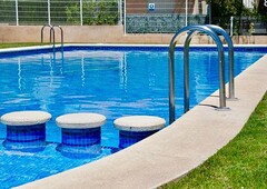 Villa independiente con piscina comunitaria