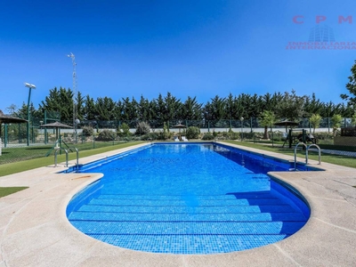 Alquiler Casa adosada Boadilla del Monte. Plaza de aparcamiento con terraza 335 m²