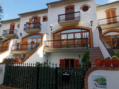 Alquiler Casa adosada en Arxiduc Carles Aldaia. Con terraza 122 m²