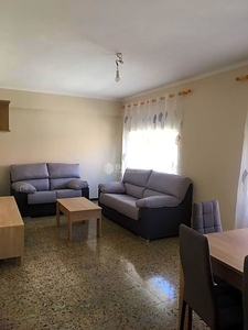 Alquiler de piso en Arrabal - Carrel - San Julián de 4 habitaciones con muebles y calefacción