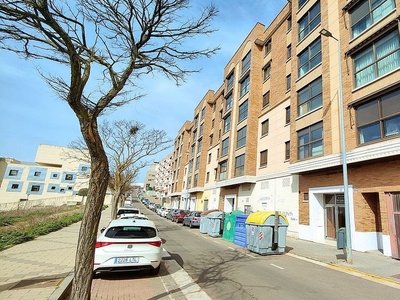 Alquiler de piso en calle De Enrique Cubero de 2 habitaciones con piscina y garaje