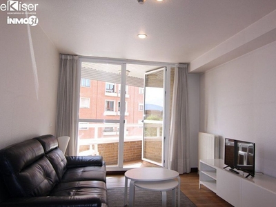 Alquiler de piso en calle De Irunlarrea de 1 habitación con terraza y garaje