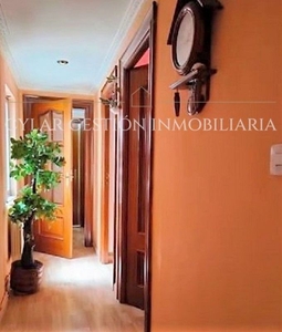 Alquiler de piso en Delicias - San Isidro de 3 habitaciones con muebles y balcón