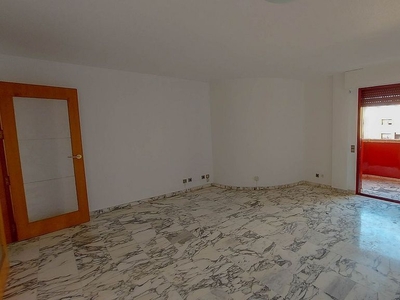 Alquiler de piso en Juan Carlos I de 4 habitaciones con garaje y muebles