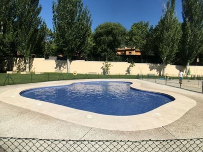 Alquiler de piso en Zaburdón - Monte Escorial de 4 habitaciones con terraza y piscina