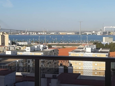 Alquiler Piso Cádiz. Piso de dos habitaciones 13 con terraza