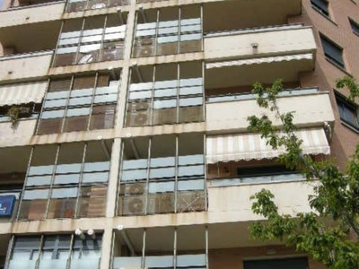Alquiler Piso en Calle Arquitecto Tolsa. València. Buen estado tercera planta plaza de aparcamiento con balcón