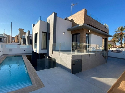 Casa en venta en Los Europeos, Torrevieja, Alicante