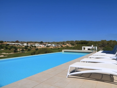 Chalet en venta en Las Colinas Golf, Orihuela, Alicante