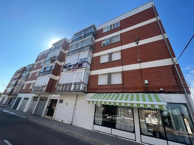 Piso en alquiler en Avenida de Madrid de 3 habitaciones con terraza y muebles
