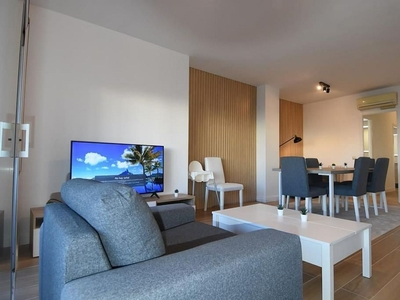 Piso en alquiler en Eixample Nord – La Devesa de 4 habitaciones con terraza y muebles