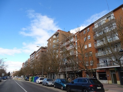 Piso en venta en Santiago - San Telmo de 3 habitaciones con terraza y balcón