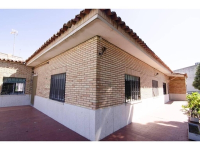 Venta Casa unifamiliar en Avenida Talavera Cebolla. Buen estado con terraza 300 m²