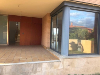 Venta Casa unifamiliar Santa Marta de Tormes. Nueva con terraza 386 m²
