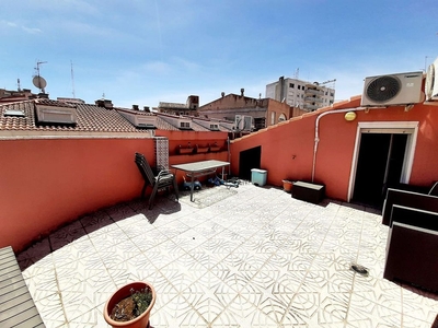 Venta de ático en Casco Histórico de 4 habitaciones con terraza y aire acondicionado