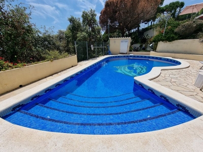 Venta de casa con piscina en Lloret de Mar