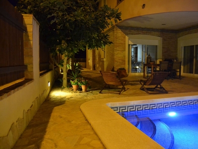 Venta de casa con piscina y terraza en Los Alcázares