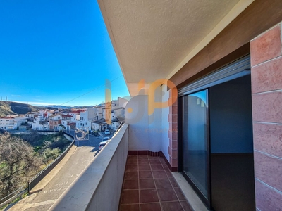 Venta de piso con terraza en Líjar