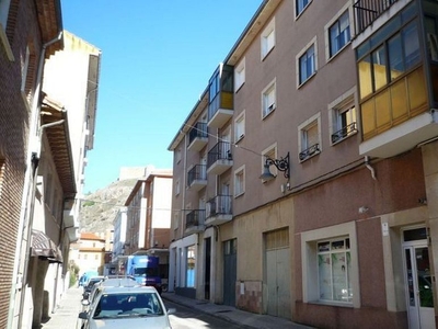 Venta de piso en calle Huertas de 3 habitaciones con balcón y calefacción