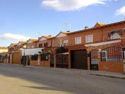 Venta Piso Pantoja. Piso de cuatro habitaciones en Calle Emilio Castelar.