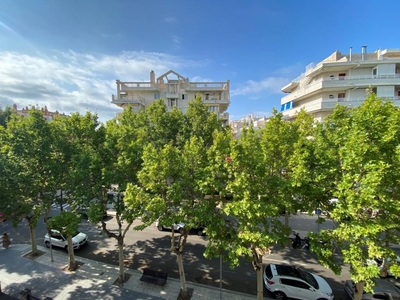 Venta Piso Salou. Piso de tres habitaciones en Major 23. Tercera planta con terraza