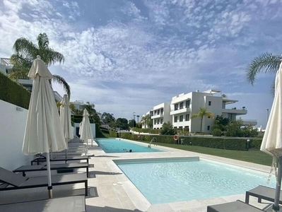 Alquiler de ático en Paraíso - Atalaya- Benamara de 3 habitaciones con terraza y piscina