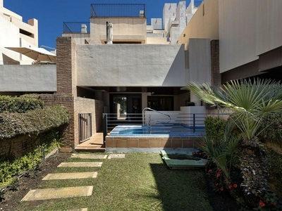 Alquiler de piso en El Padrón - El Velerín - Voladilla de 1 habitación con terraza y piscina