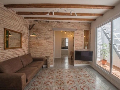 Alquiler de piso en El Raval de 2 habitaciones con terraza y muebles
