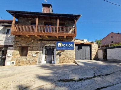 Casa con terreno en Arganza