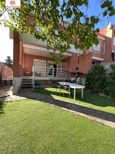 Chalet en Velilla de San Antonio