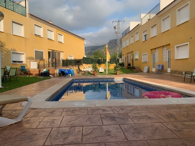 Fabulosa casa adosada en Salinas con garaje y piscina comunitaria!!!! Venta Salinas