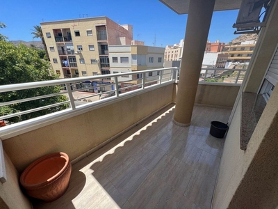 Piso en alquiler en Huércal de Almería de 2 habitaciones con terraza y muebles