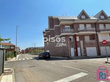 Casa adosada en venta en Calle del Emigrante