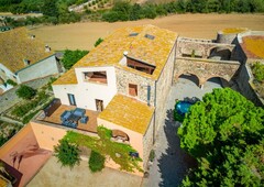 Casa con terreno en Pedret i Marzà