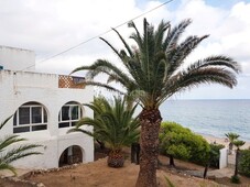 Chalet en passeig almadraba villa primera línea de mar, acceso directo playa en Vandellòs i l´Hospitalet de l´Infant