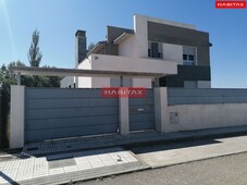 Venta de casa con terraza en barrio pinilla (Zamora)