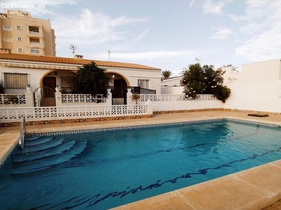 BUNGALOW ADOSADO EN NUEVA TORREVIEJA