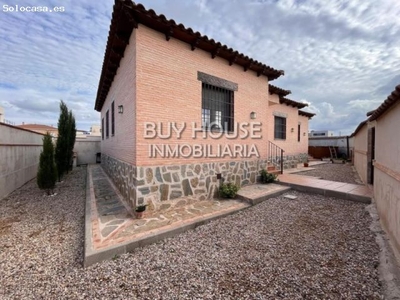 CHALET INDEPENDIENTE DE ESQUINA EN OLÍAS DEL REY (TOLEDO).