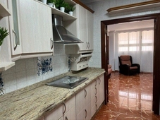 Alquiler piso alquiler de piso muy centrico en avda. constitucion, 3 dormitorios, 2 baños en Murcia