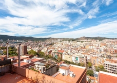 Ático de ensueño, con terraza y balcón en Font d´en Fargas Barcelona