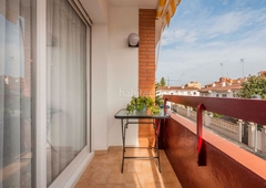 Casa adosada con 3 habitaciones con parking, calefacción y aire acondicionado en Santa Perpètua de Mogoda